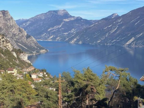 New house with panoramic views over Lake Garda